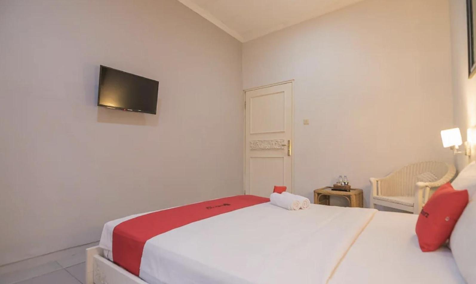 เรดดอร์ซ เนียร์ ยูพีไอ เซเตียบูดี 2 Hotel บันดุง ภายนอก รูปภาพ